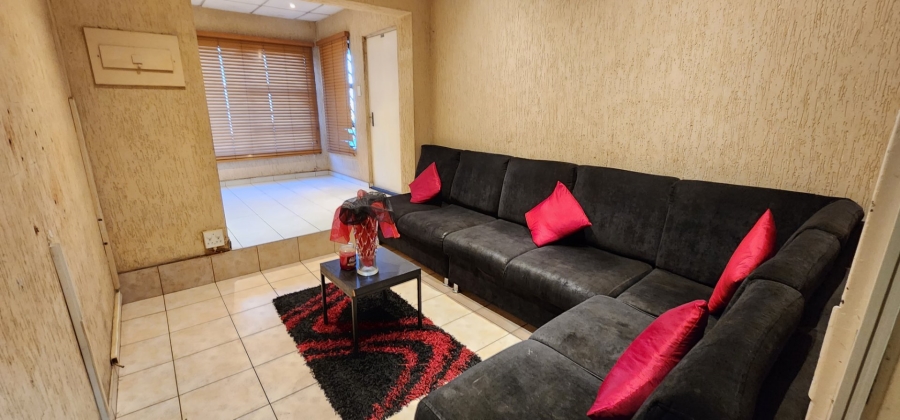 7 Bedroom Property for Sale in Laudium Gauteng