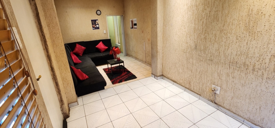 7 Bedroom Property for Sale in Laudium Gauteng