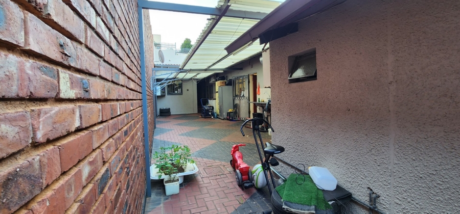 7 Bedroom Property for Sale in Laudium Gauteng
