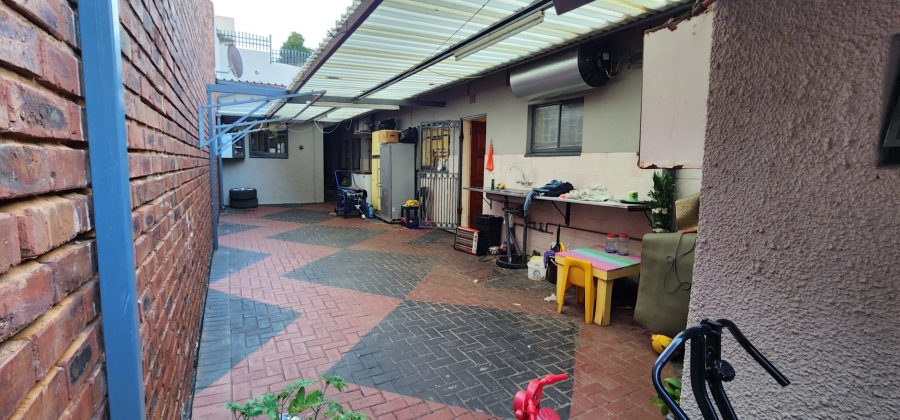7 Bedroom Property for Sale in Laudium Gauteng