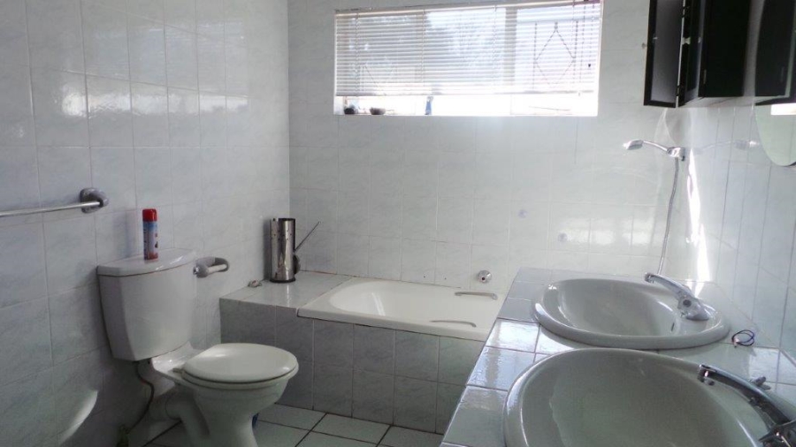 5 Bedroom Property for Sale in Wychwood Gauteng