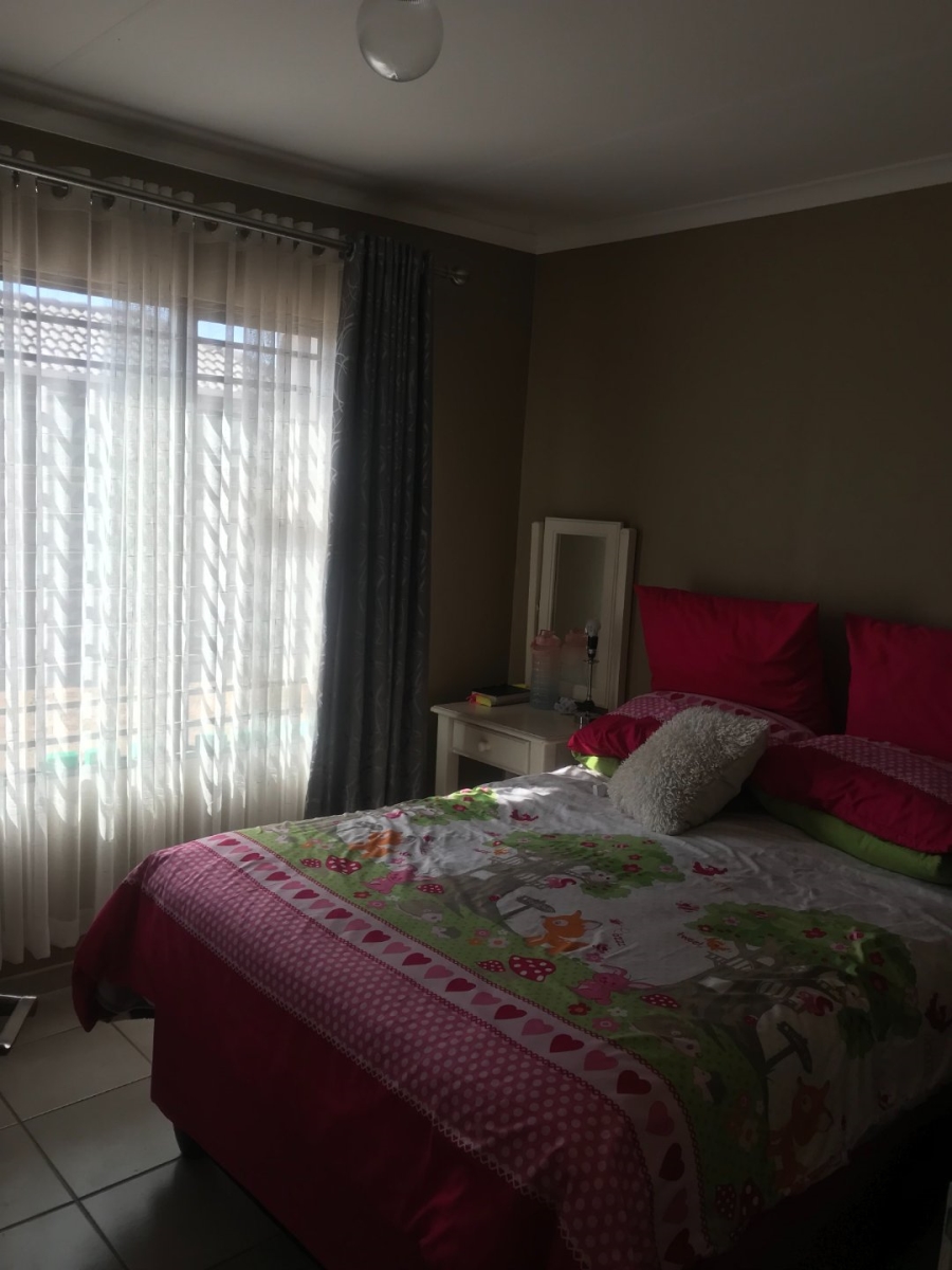 To Let  Bedroom Property for Rent in Azaadville Gardens Gauteng
