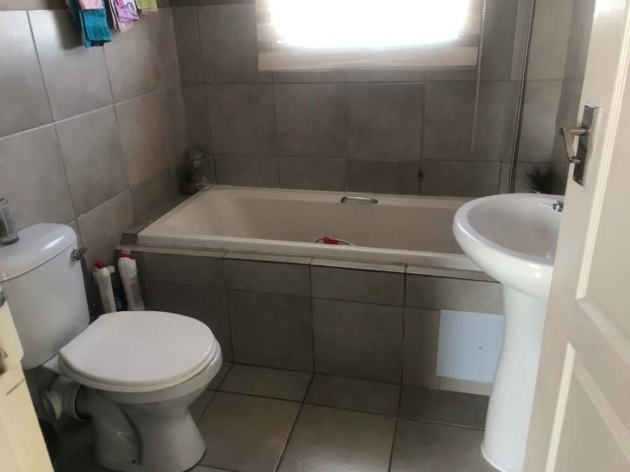 To Let  Bedroom Property for Rent in Azaadville Gardens Gauteng