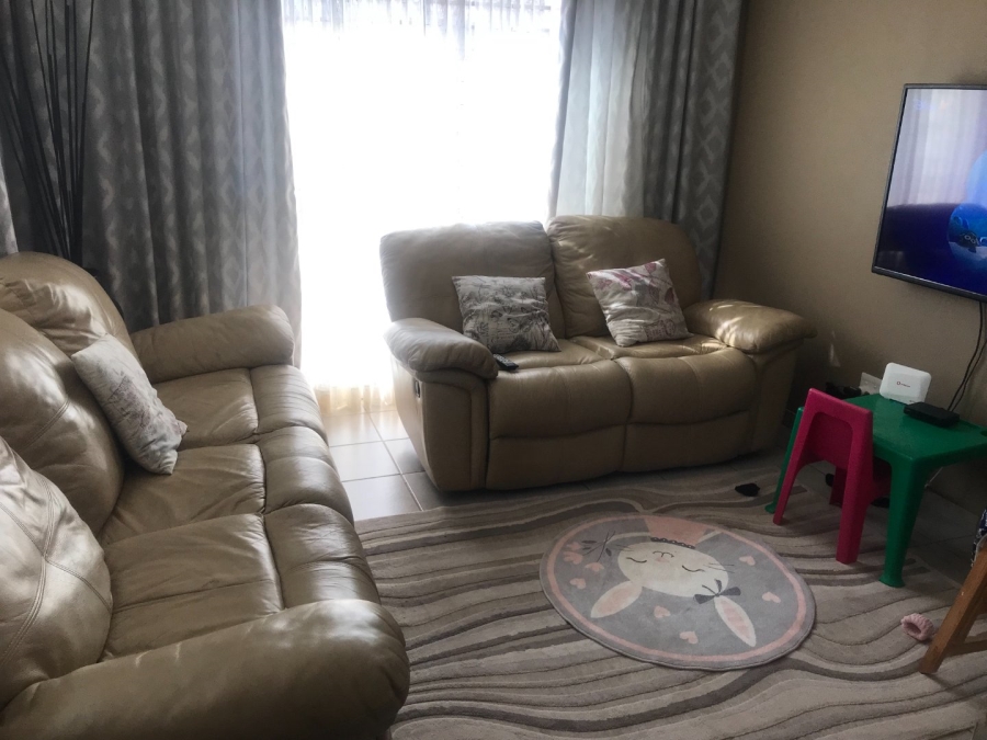 To Let  Bedroom Property for Rent in Azaadville Gardens Gauteng