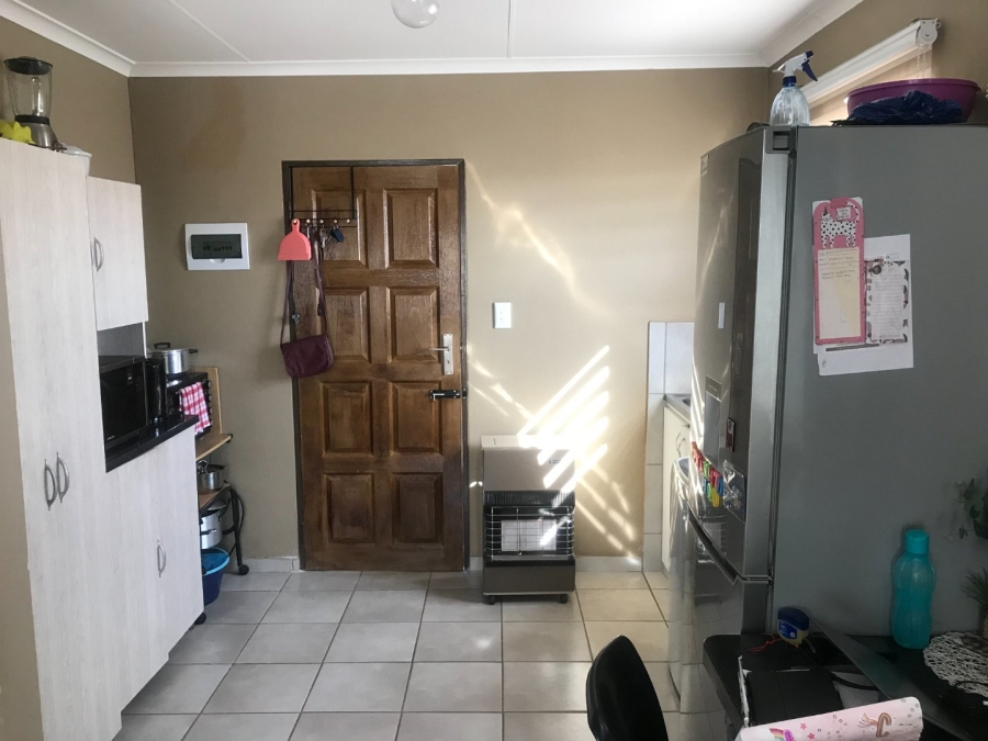 To Let  Bedroom Property for Rent in Azaadville Gardens Gauteng