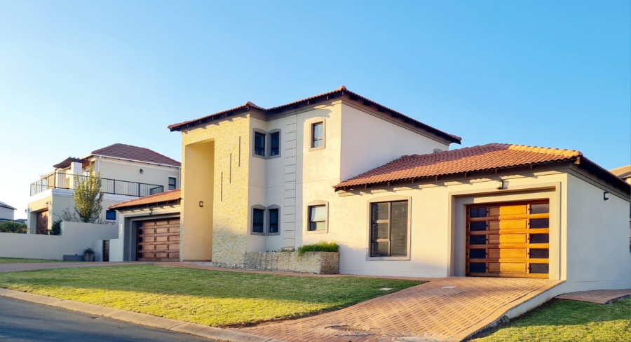 5 Bedroom Property for Sale in Blue Valley Golf Estate Gauteng