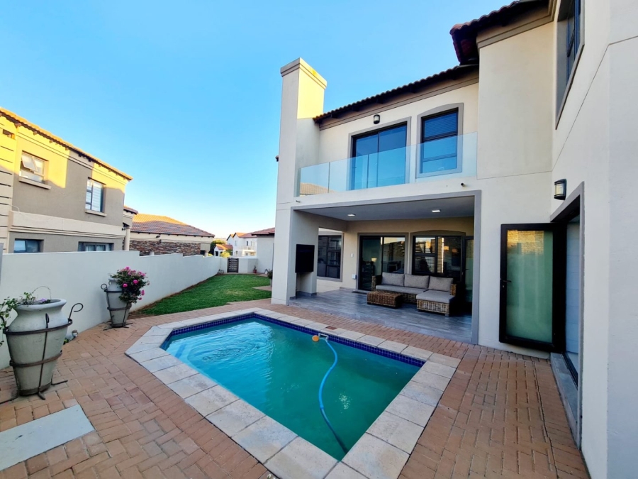 5 Bedroom Property for Sale in Blue Valley Golf Estate Gauteng