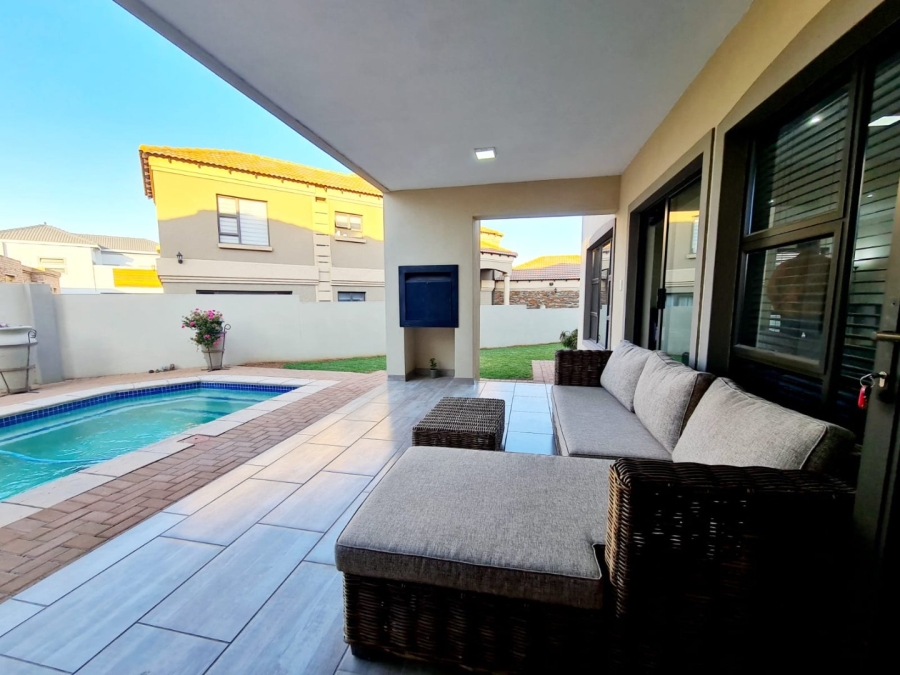 5 Bedroom Property for Sale in Blue Valley Golf Estate Gauteng