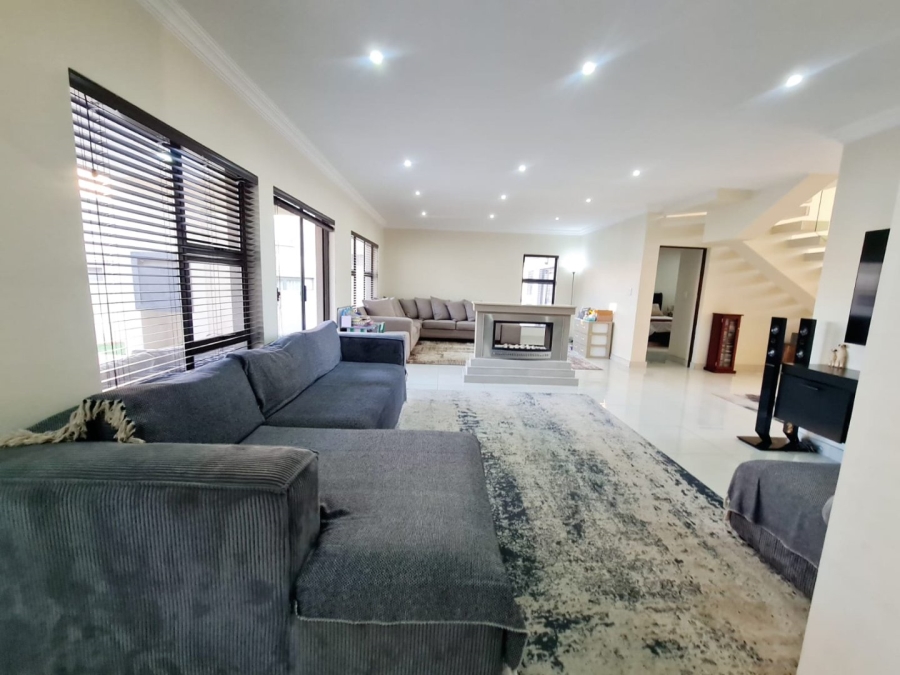 5 Bedroom Property for Sale in Blue Valley Golf Estate Gauteng