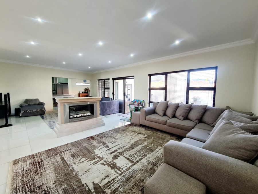 5 Bedroom Property for Sale in Blue Valley Golf Estate Gauteng