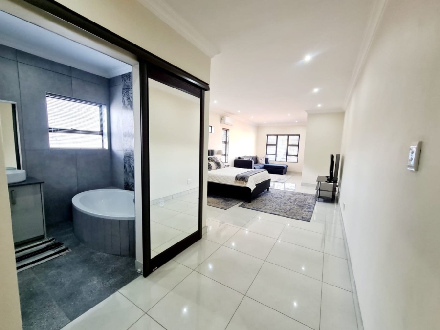 5 Bedroom Property for Sale in Blue Valley Golf Estate Gauteng