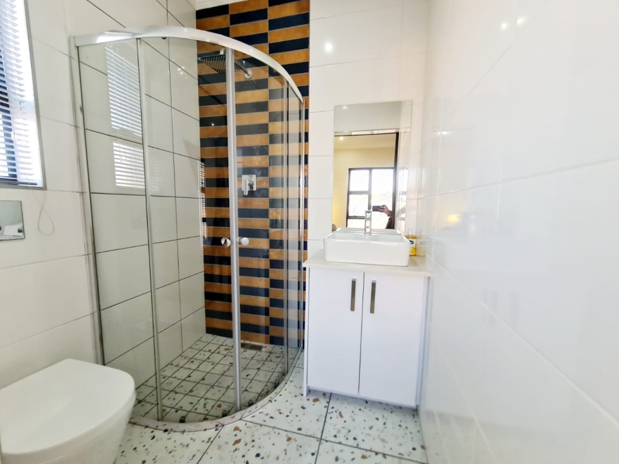 5 Bedroom Property for Sale in Blue Valley Golf Estate Gauteng