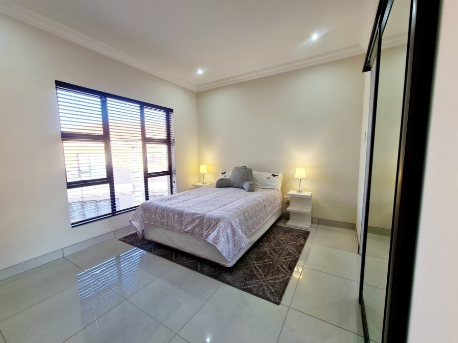 5 Bedroom Property for Sale in Blue Valley Golf Estate Gauteng