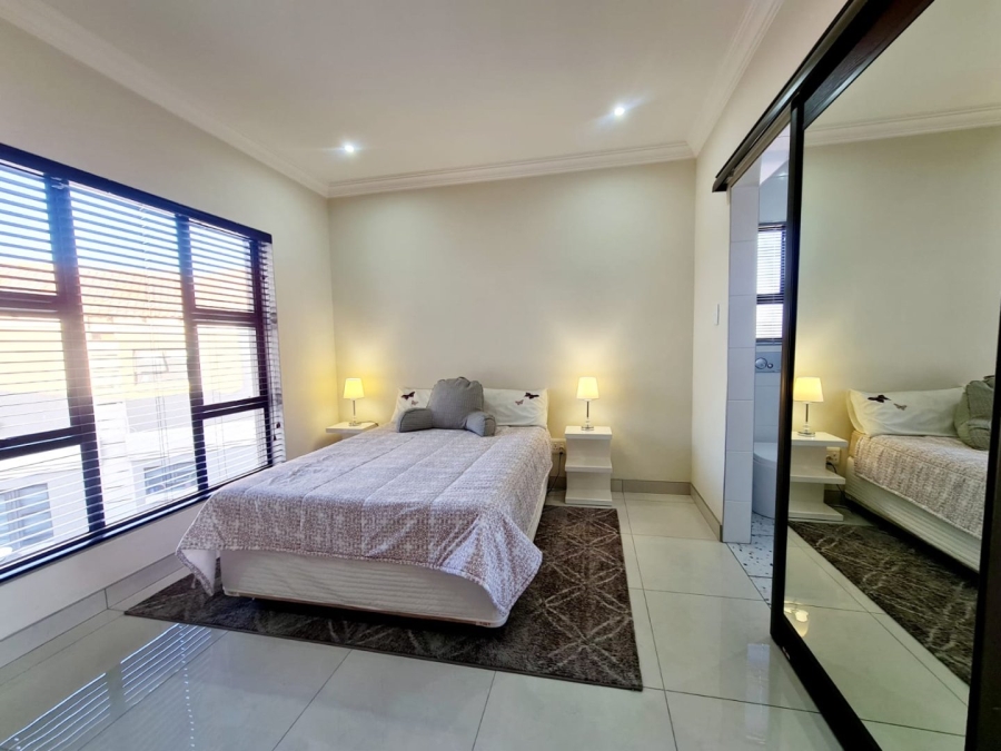 5 Bedroom Property for Sale in Blue Valley Golf Estate Gauteng