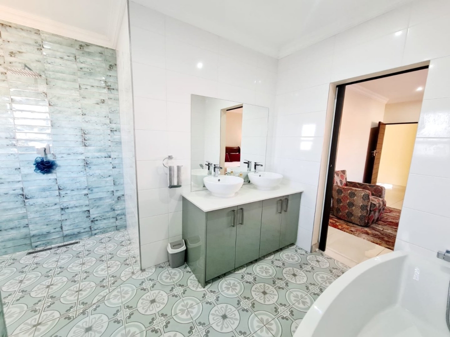 5 Bedroom Property for Sale in Blue Valley Golf Estate Gauteng