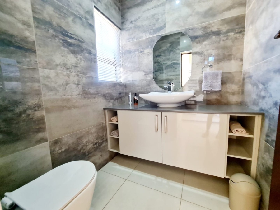 5 Bedroom Property for Sale in Blue Valley Golf Estate Gauteng