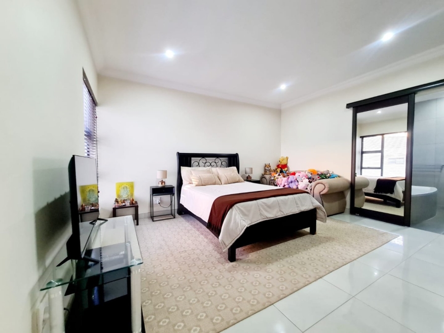 5 Bedroom Property for Sale in Blue Valley Golf Estate Gauteng