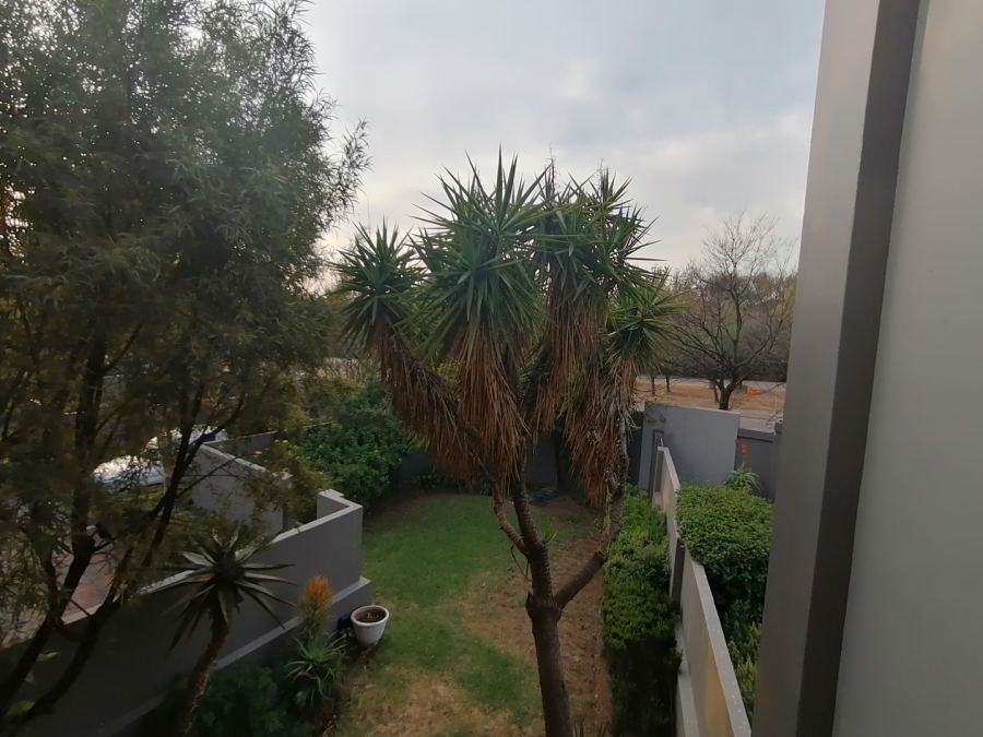 1 Bedroom Property for Sale in Sunninghill Gauteng
