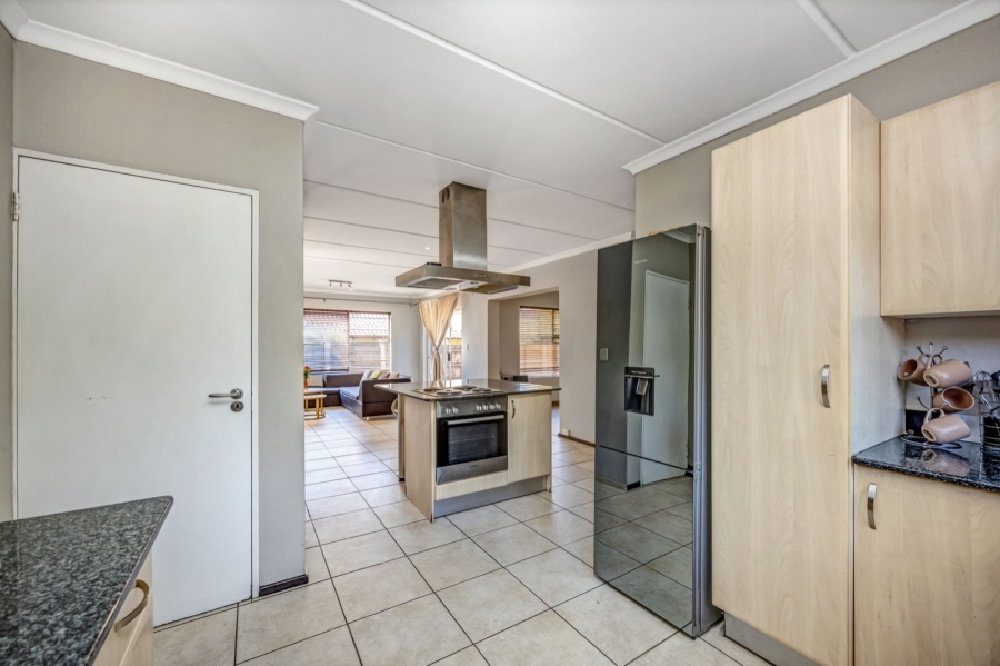 3 Bedroom Property for Sale in Broadacres Gauteng