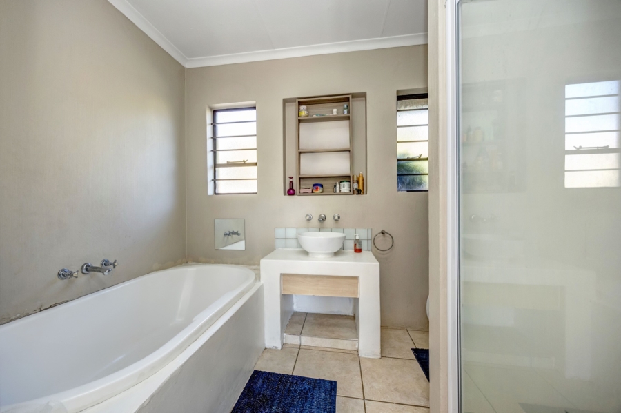 3 Bedroom Property for Sale in Broadacres Gauteng