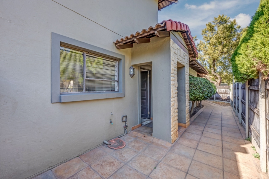 3 Bedroom Property for Sale in Broadacres Gauteng