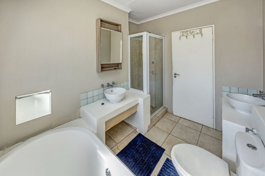 3 Bedroom Property for Sale in Broadacres Gauteng