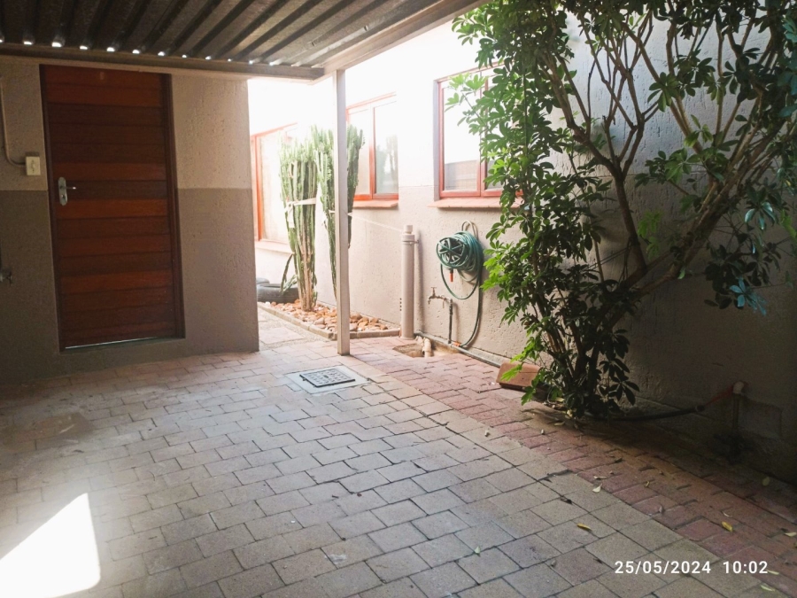 2 Bedroom Property for Sale in Bromhof Gauteng