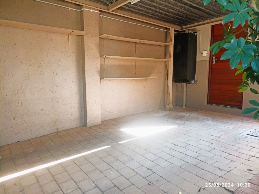 2 Bedroom Property for Sale in Bromhof Gauteng
