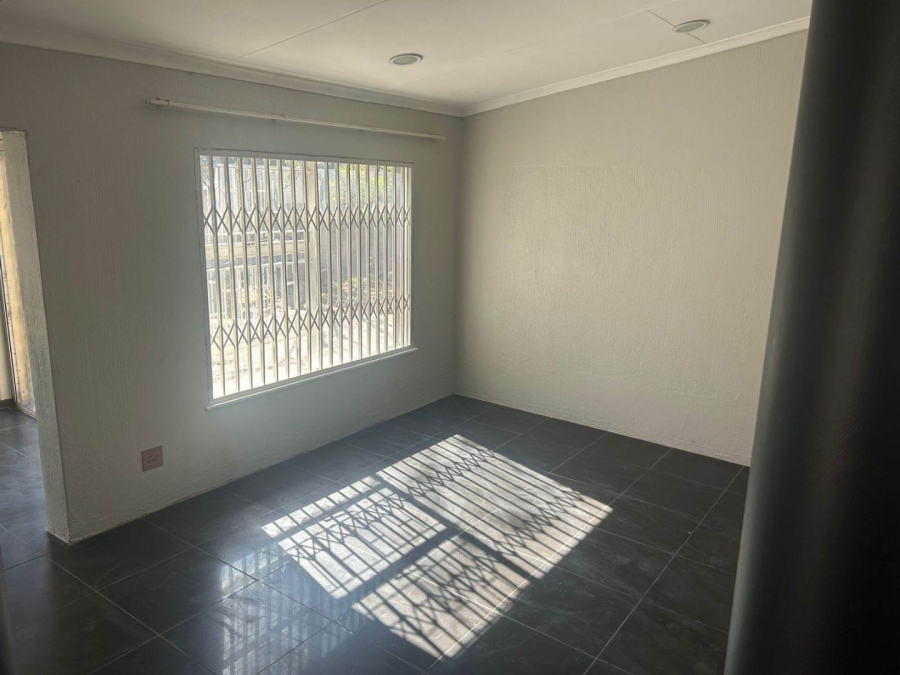 To Let 3 Bedroom Property for Rent in Vorna Valley Gauteng