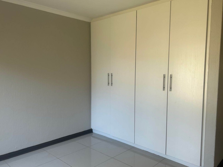 To Let 3 Bedroom Property for Rent in Vorna Valley Gauteng