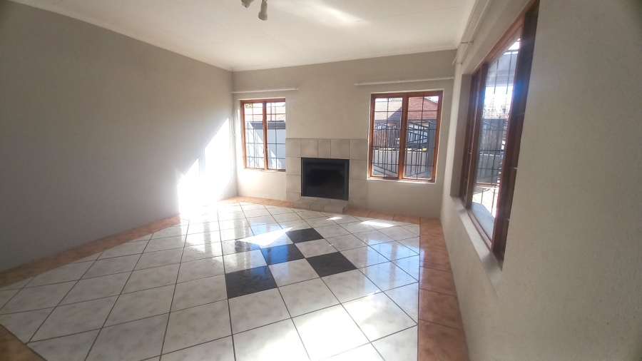 To Let 3 Bedroom Property for Rent in Moreleta Park Gauteng