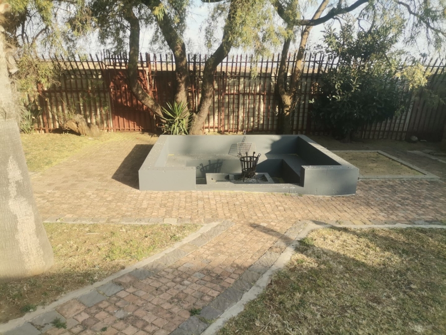 4 Bedroom Property for Sale in Sunward Park Gauteng