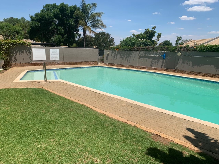 To Let 2 Bedroom Property for Rent in Northwold Gauteng