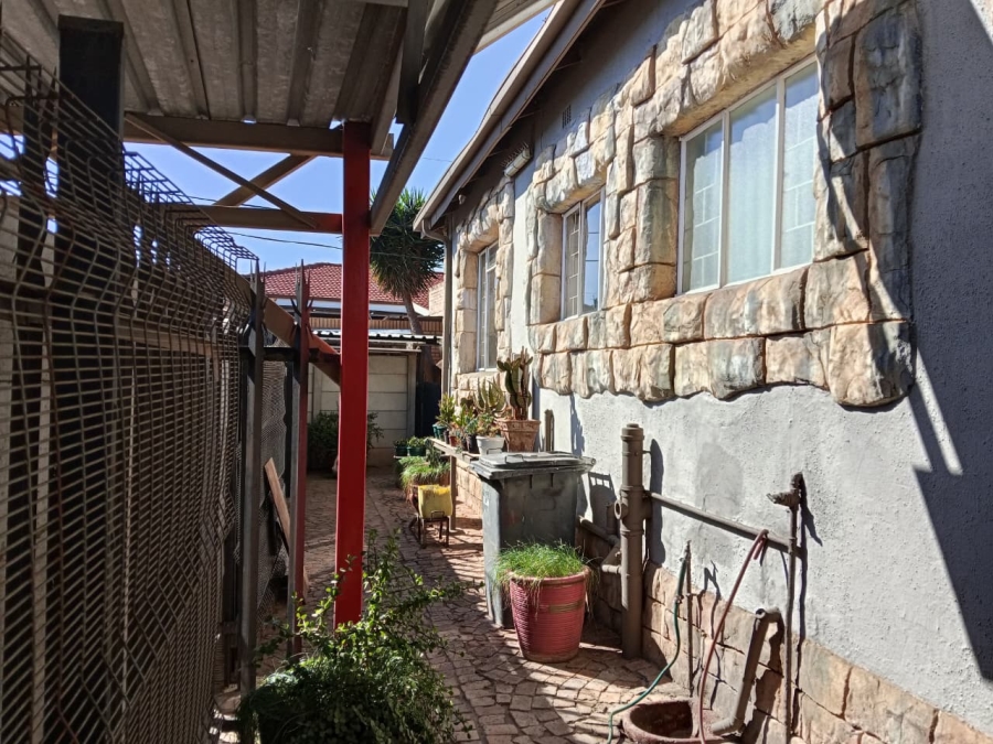  Bedroom Property for Sale in Homelake Gauteng