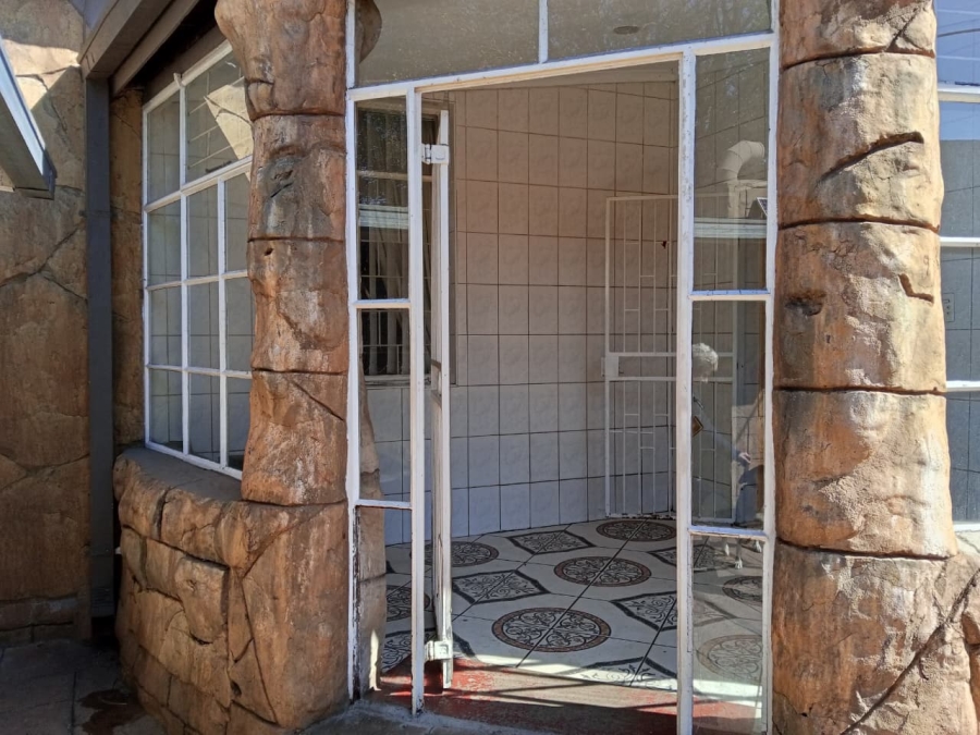  Bedroom Property for Sale in Homelake Gauteng