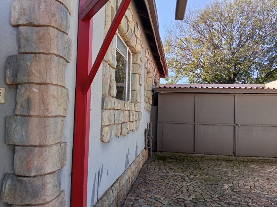  Bedroom Property for Sale in Homelake Gauteng