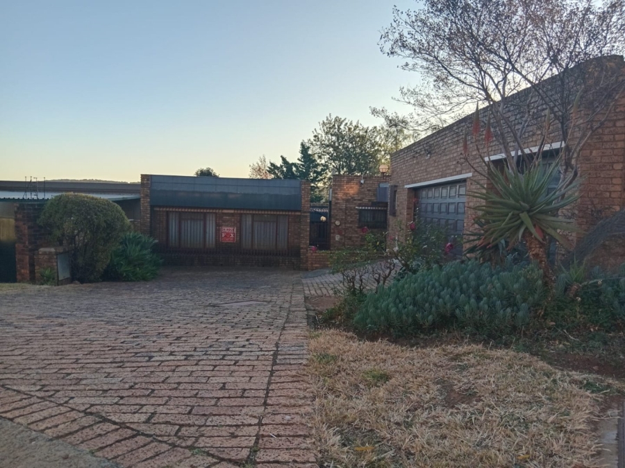 3 Bedroom Property for Sale in Mulbarton Gauteng