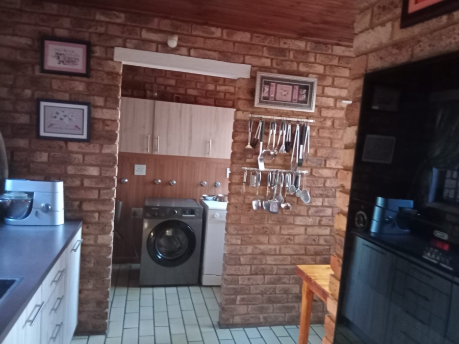 3 Bedroom Property for Sale in Mulbarton Gauteng