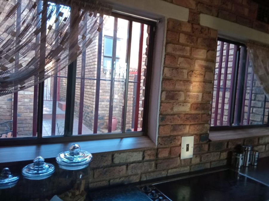 3 Bedroom Property for Sale in Mulbarton Gauteng