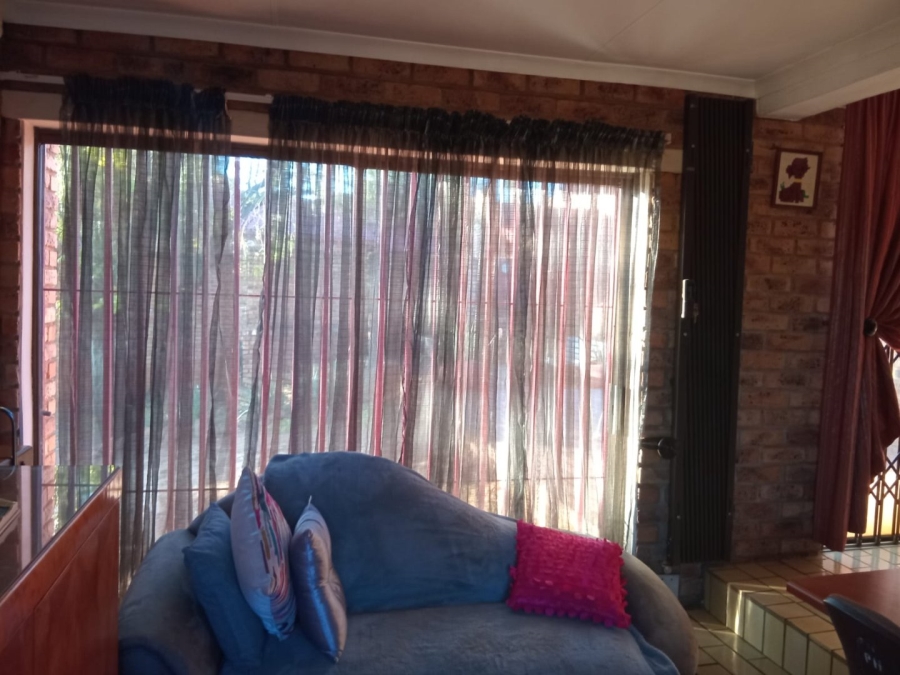 3 Bedroom Property for Sale in Mulbarton Gauteng