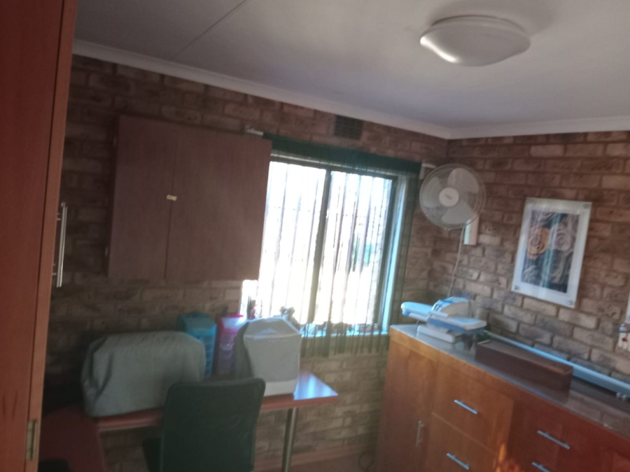 3 Bedroom Property for Sale in Mulbarton Gauteng