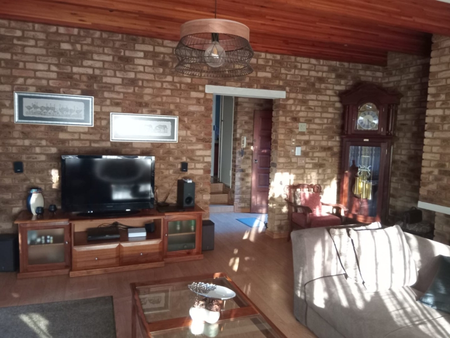 3 Bedroom Property for Sale in Mulbarton Gauteng