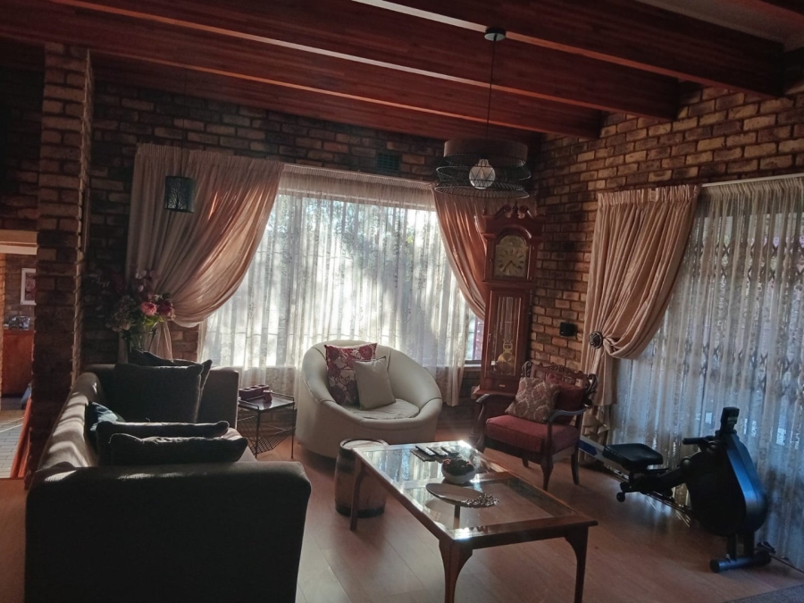 3 Bedroom Property for Sale in Mulbarton Gauteng