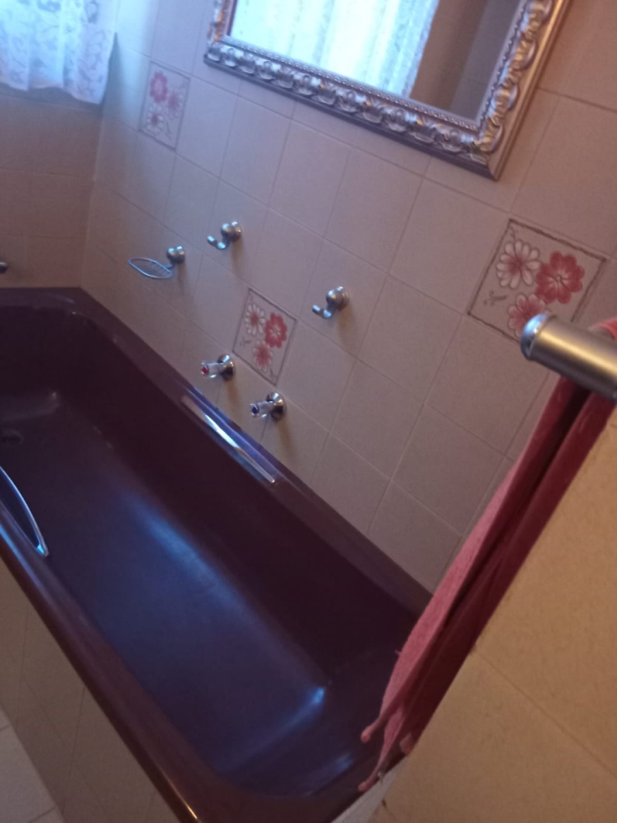 3 Bedroom Property for Sale in Mulbarton Gauteng