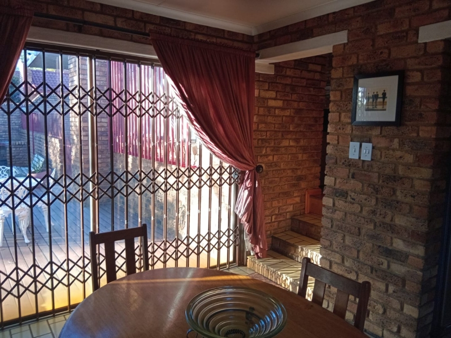 3 Bedroom Property for Sale in Mulbarton Gauteng