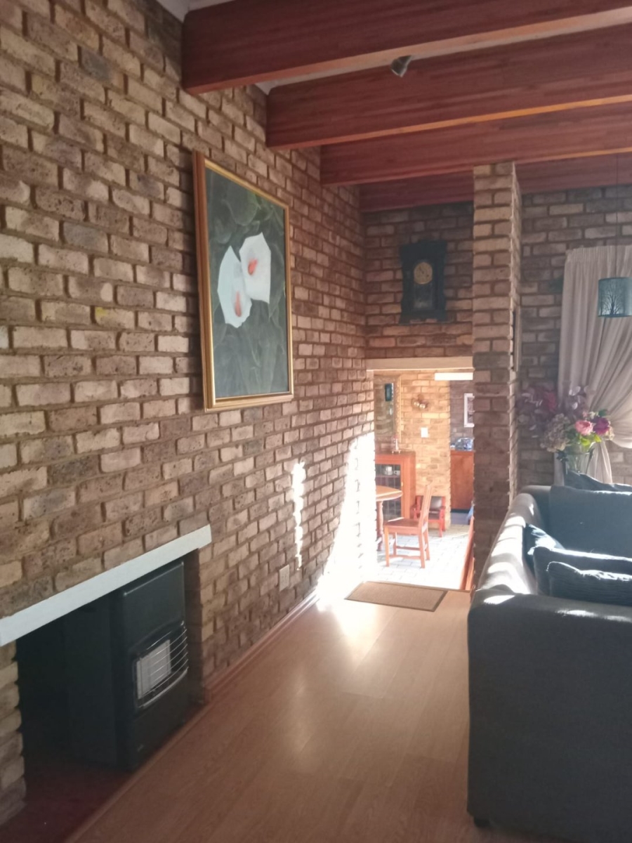 3 Bedroom Property for Sale in Mulbarton Gauteng