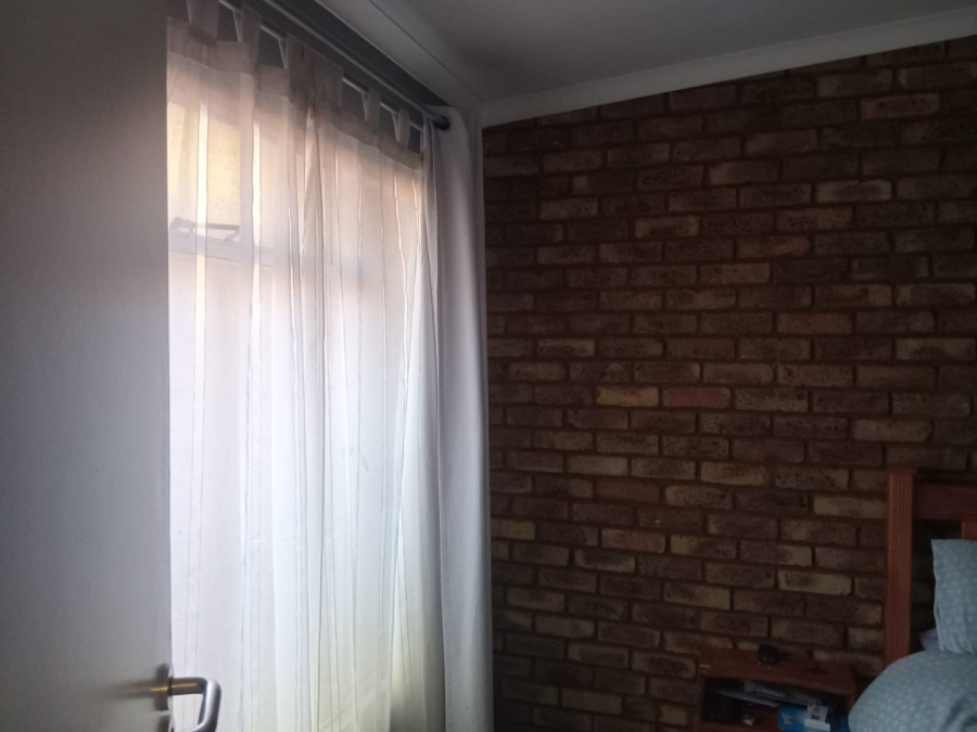 3 Bedroom Property for Sale in Mulbarton Gauteng