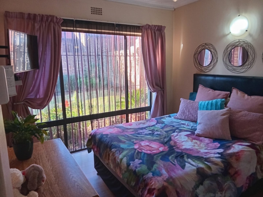 3 Bedroom Property for Sale in Mulbarton Gauteng