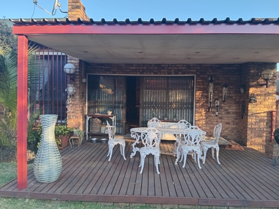 3 Bedroom Property for Sale in Mulbarton Gauteng