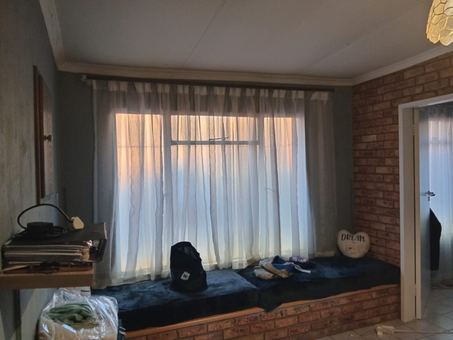 3 Bedroom Property for Sale in Mulbarton Gauteng
